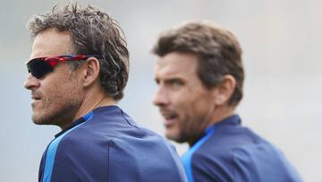 Luis Enrique, con Unzué de fondo.
