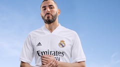 Benzema con la equipaci&oacute;n del Real Madrid 2020-21.