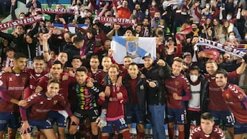 El Pontevedra CF se proclamó virtualmente campeón del Grupo 1 de Segunda División RFEF y logró el ascenso a Primera División RFEF tras empatar con el Salamanca CF UDS (1-1) en el encuentro correspondiente a la Jornada 33