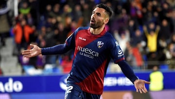 GRAF9472. HUESCA, 01/02/2019.- El delantero del Huesca, Enrique Gallego, durante el encuentro correspondiente a la jornada 22 de primera división que disputan esta noche frente al Real Valladolid en el estadio El Alcoraz, en la capital aragonesa. E