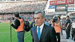 Aguirre seguirá si deja de hacerse el interesante