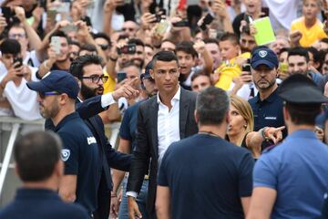 Cristiano Ronaldo llegando a Turn para pasar el reconocimiento mdico con su nuevo equipo. 