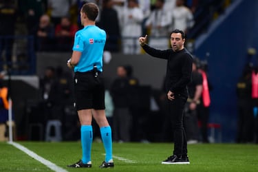 Global press single out Xavi: “His tactics are holding Barça back”