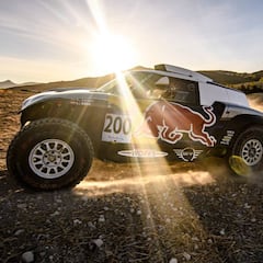 Sainz acaba segundo con victoria y Santolino sube al podio