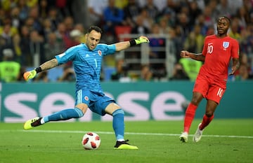 Partido de mucha lucha en todas las líneas.  Mira las mejores imágenes del partido de octavos de final entre Colombia e Inglaterra 