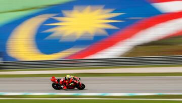 Álvaro Bautista con la Ducati en Sepang.