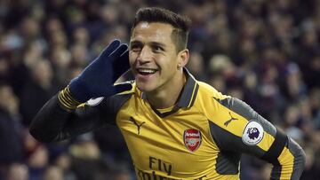 Arsenal&#039;s Alexis Sanchez celebrates after scoring a goal during the English Premier League soccer match between West Ham United and Arsenal at The London Stadium in London, Saturday Dec. 3, 2016. (AP Photo/Tim Ireland)