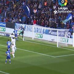 Masip y el error que ridiculiza más a los metas: confiarse en un balón llovido y que acabe en gol