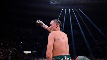 LAS VEGAS, NEVADA - NOVEMBER 25: David Benavidez celebrates defending his WBC super middleweight title fight against Demetrius Andrade at Michelob ULTRA Arena on November 25, 2023 in Las Vegas, Nevada. Benavidez retained his title with a TKO.   David Becker/Getty Images/AFP (Photo by David Becker / GETTY IMAGES NORTH AMERICA / Getty Images via AFP)