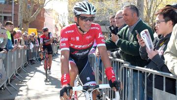 Alberto Contador, antes de tomar la salida de una etapa en la Volta a Catalunya.