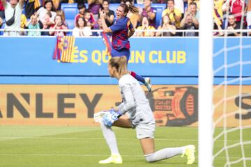 La jugadora del Barcelona, Mariona, celebra el 2-1 al Atlético de Madrid. 





