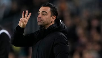 BARCELONA, 05/02/2023.- El entrenador del FC Barcelona Xavi Hernández en el partido de la jornada 20 de LaLiga que FC Barcelona y Sevilla FC disputan hoy domingo en el Camp Nou. EFE/Alejandro Garcia