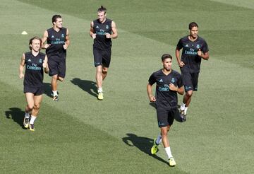 Cristiano y Modric protagonistas en el entrenamiento