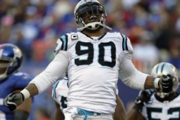 Carolina Panthers: El retorno del hijo prodigo. Julius Peppers retorna a la que fue su casa para intentar dotar a la defensa de mayor poder en el pass rush.