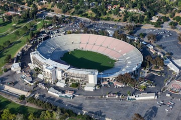 Con una capacidad para casi 93.000 personas, y ubicado en la ciudad de Pasadena, Estados Unidos, es el estadio más grande de toda América.