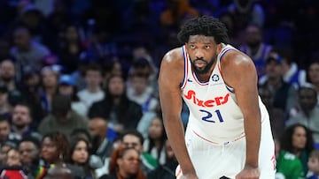 The center insists on playing with injections and is putting in some good performances, but his physical condition and reputation is in ruins.