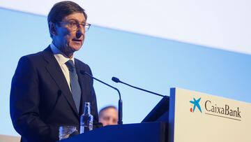 El presidente de BBVA, Carlos Torres Vila (d), y el presidente de Caixabank, Jos¨¦ Ignacio Goirigolzarri (i), posan durante una Junta General Ordinaria de Accionistas de Caixabank, en el Palacio de Congresos de Valencia, a 31 de marzo de 2023, en Valencia, Comunidad Valenciana (Espa?a). Durante la junta general, los accionistas est¨¢n llamados a reelegir a Gonzalo Gort¨¢zar como consejero delegado por un periodo de otros cuatro a?os, al tiempo que examinar¨¢n la propuesta nombrar consejero al ex-CEO de Siemens Peter L?scher, en sustituci¨®n de John S. Reed, que plante¨® su renuncia a partir de la junta. Adem¨¢s de los tradicionales puntos de aprobaci¨®n de las cuentas anuales y de la gesti¨®n del consejo de administraci¨®n, el consejo tambi¨¦n propondr¨¢ el reparto de un dividendo de 0,23 euros por t¨ªtulo, que se har¨¢ efectivo a partir del 12 de abril de 2023.
31 MARZO 2023;VALENCIA;CAIXABANK;JUNTA GENERAL DE ACCIONISTAS;PALACIO DE CONGRESOS
Rober Solsona / Europa Press
31/03/2023