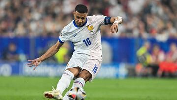 (FILES) France's forward #10 Kylian Mbappe attempts a shot during the UEFA Euro 2024 semi-final football match between Spain and France at the Munich Football Arena in Munich on July 9, 2024. After a lacklustre Euro-2024 campaign, Kylian Mbappe is expected to bounce back with the French national team, where he could take on a new role as centre-forward, similar to the one he now plays at Real Madrid. (Photo by MIGUEL MEDINA / AFP)