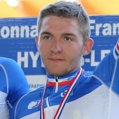 Muere el ciclista Mathieu Riebel tras chocar con una ambulancia