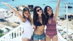 Anna Ortiz, mujer de Andr&eacute;s Iniesta, y Romarey Ventura y Melissa Jim&eacute;nez, novias de Jordi Alba y Marc Bartra, se han escapado juntas unos d&iacute;as de vacaciones a Ibiza.
 @romarey_ventura