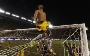 El colombiano Teofilo Gutierrez celebra la clasificación de Brasil en la Copa del Mundo de 2014.