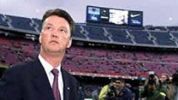 <B>REGRESA.</B> Louis van Gaal vuelve al banquillo del Camp Nou dos años después de su tormentosa marcha.