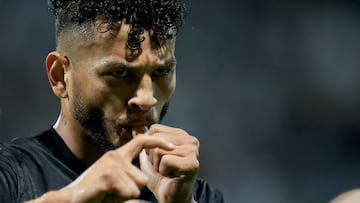 Luis Javier Suárez y su competencia en el ataque del Sporting