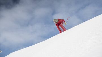 Jan Farrell se lanza por una ladera de nieve durante un entrenamiento de Speed Ski.
