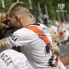 Bebé hace soñar a Vallecas