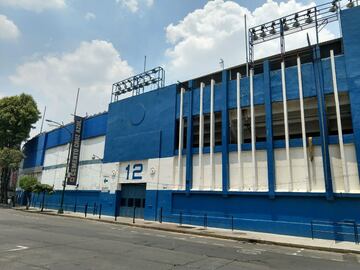 Algunas referencias de Cruz Azul ya se comenzaron a quitar en la parte exterior del inmueble. 