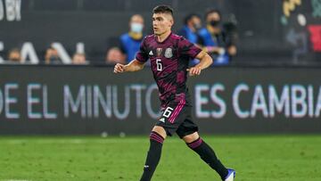 Johan V&aacute;squez en un partido con la Selecci&oacute;n Mexicana