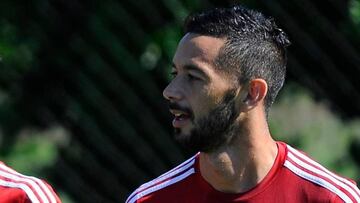 Otra lesión de Larrondo: tendrá que operarse de la rodilla