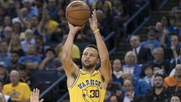 El rompedor inicio de Curry: mete más triples que equipos enteros
