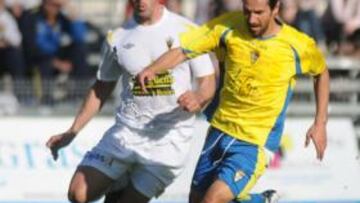 <b>SIN OPCIONES. </b>El cadista Pachón no pudo marcar ayer y su equipo volvió a caer derrotado.