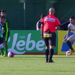 Arthur le sale barato al Barça: su último gol lo confirma, ¡GENIO!