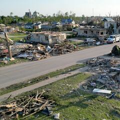 What are the months with the highest risk of tornadoes in the USA and when does the season end?