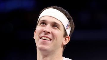 The Los Angeles Lakers are in a world of trouble after Austin Reaves left the Rockets game early due to injury.