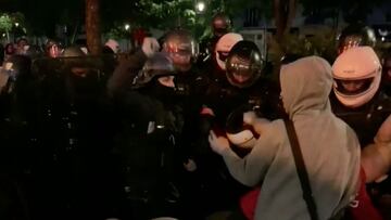 Duras cargas de la policía y detenciones en París tras la final