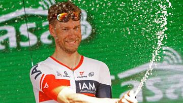 Germany's Roger Kluge (IAM) celebrates on the podium after winning the 17th stage of the 99th Giro d'Italia, Tour of Italy, from Molveno to Cassano d'Adda on May 25, 2016. / AFP PHOTO / LUK BENIES