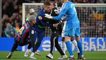 Arnau Tenas and Dani Carvajal took centre stage immediately after El Clásico on Sunday, when Barcelona’s substitute goalkeeper and the Real Madrid defender clashed on the Camp Nou pitch.