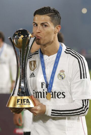 Cristiano ha conseguido tres Mundialitos de Clubes. En la foto, posa con el trofeo de 2014 ganado a San Lorenzo. 