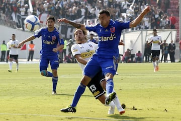 En la UC ganó la Copa Chile en 2011, mientras que en la U obtuvo, el Apertura 2012 y la Copa Chile 2012-13.