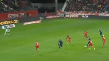¡Mbappé vuelve a sorprender!: así picó el balón ante el arquero