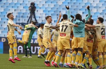 Los jugadores del Espanyol celebrando el ascenso matemático a primera división 