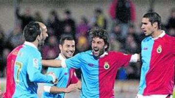 <b>EN RACHA. </b>A pesar de las lamentables condiciones del césped en Alcorcón, el equipo hizo tres tantos con los que encarriló su pase a cuartos en la Copa del Rey.