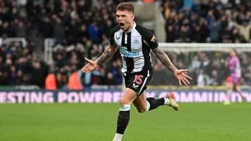 Kieran Trippier celebra un gol con el Newcastle. 