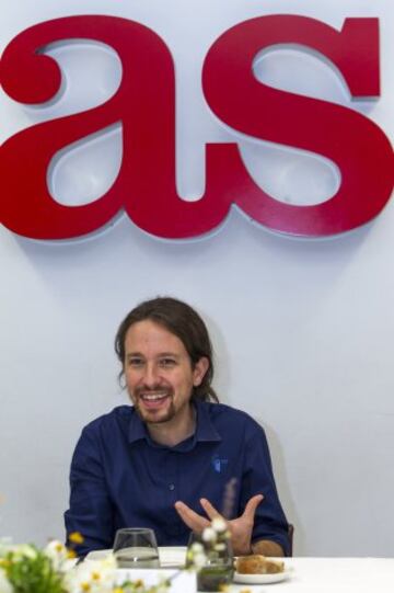 Pablo Iglesias durante la comida en el Diario AS