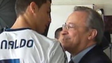 <b>TENSO Y DISTANTE. </b>Cristiano fue frío en su reencuentro con Florentino Pérez antes de la foto oficial del equipo.