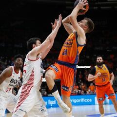 Hermannsson y Rivero lideran un triunfo clave por la 3ª plaza