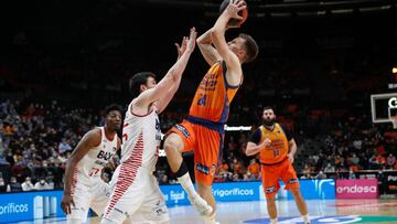 Hermannsson y Rivero lideran un triunfo clave por la 3? plaza